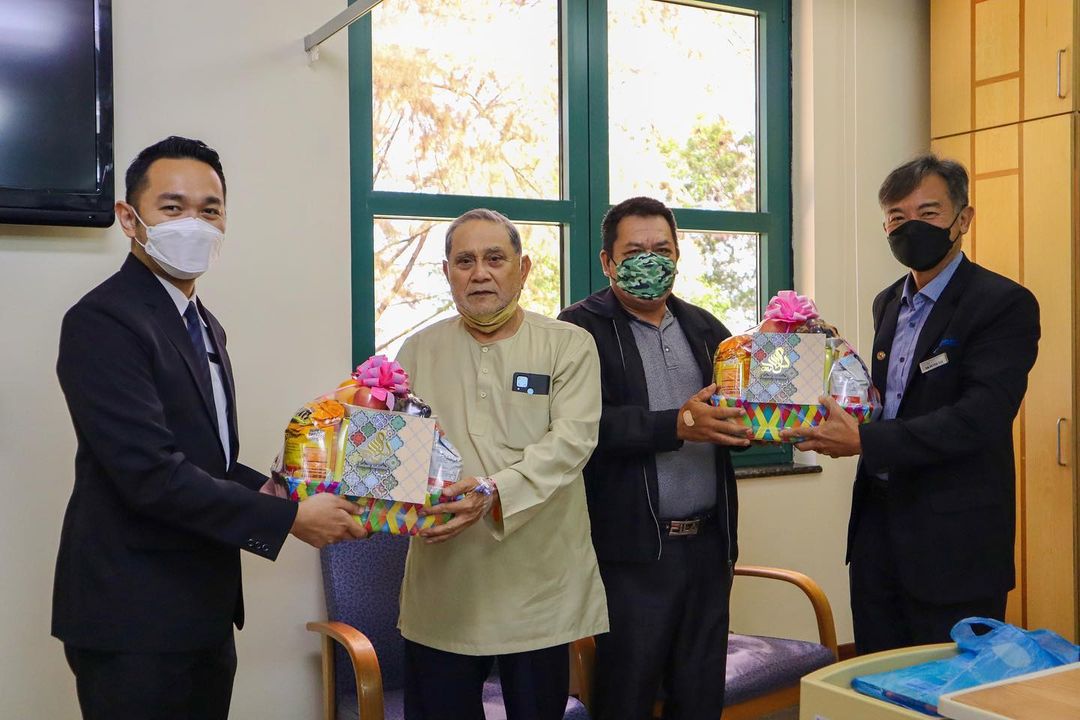 GJPMC spread festive Raya cheers to the patients through the distribution of Raya hampers for Hari Raya Celebration